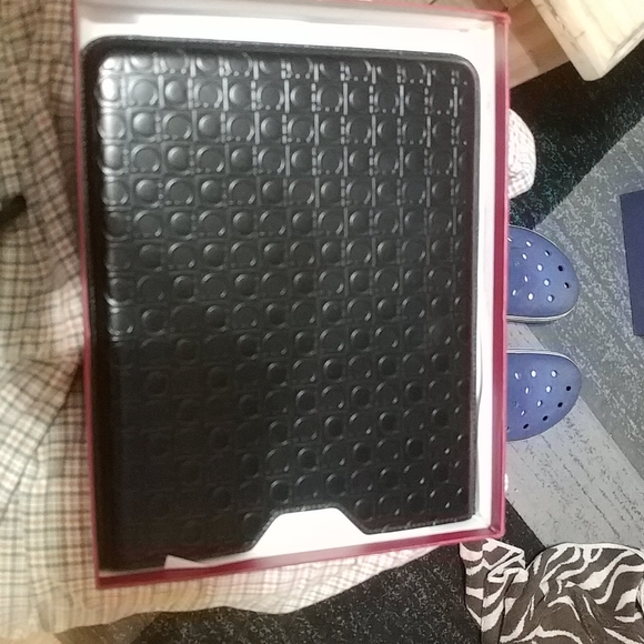 iPad case - Picture 2 of 2
